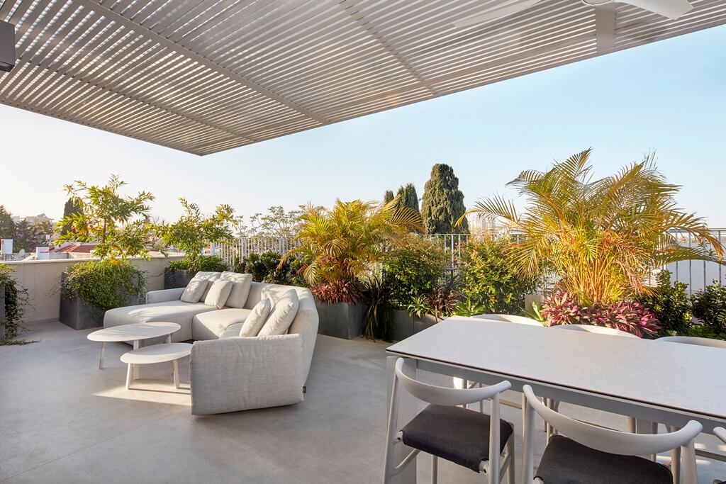 מעצבת פנים בשרון בעיצוב בתים פרטיים עם נוף ירוק